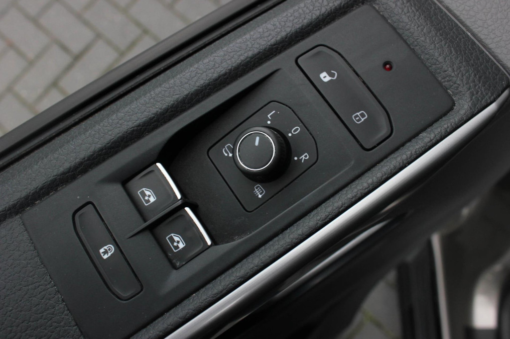 Volkswagen Transporter 2.0 TDI L2H1 204PK JB- EDITION DSG / PDC / VERLAGINGSVEREN / LEDEREN BEKLEDING / FULL / APPLE CARPLAY /NAVI 15