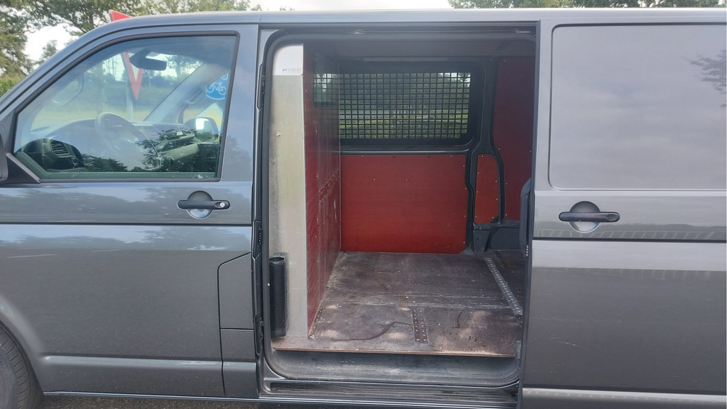 Volkswagen Transporter 2.0 TDI L2H1 28 AIRCO/NAVI BJ 2021 11