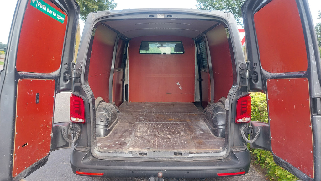 Volkswagen Transporter 2.0 TDI L2H1 28 AIRCO/NAVI BJ 2021 12