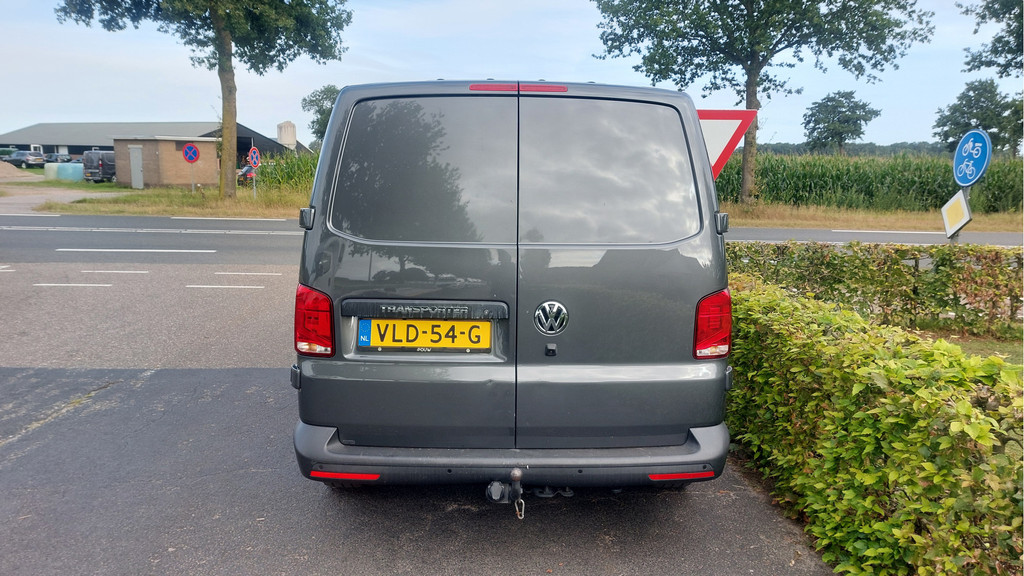 Volkswagen Transporter 2.0 TDI L2H1 28 AIRCO/NAVI BJ 2021 9