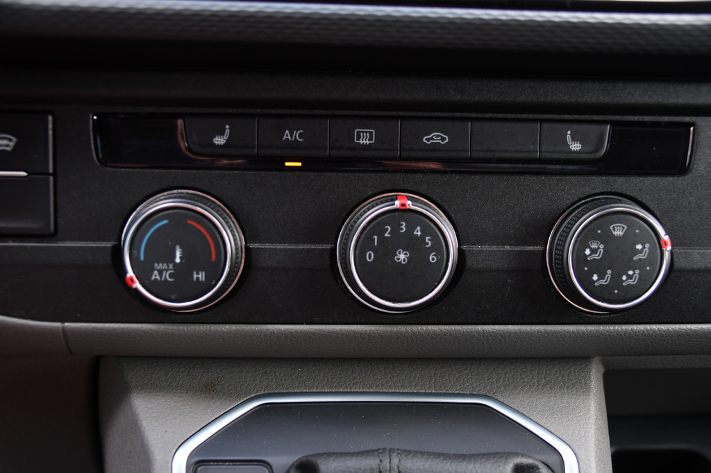 Volkswagen Transporter 2.0 TDI L2H1 28 Bulli Virtual, Camera, Carplay, LED, 150pk, Stoelverwarming, Leder, Automaat, Voorruit verwarming, 2 xStoel, Uniek! 16