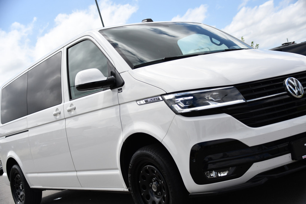 Volkswagen Transporter 2.0 TDI L2H1 28 Bulli Virtual, Camera, Carplay, LED, 150pk, Stoelverwarming, Leder, Automaat, Voorruit verwarming, 2 xStoel, Uniek! 17