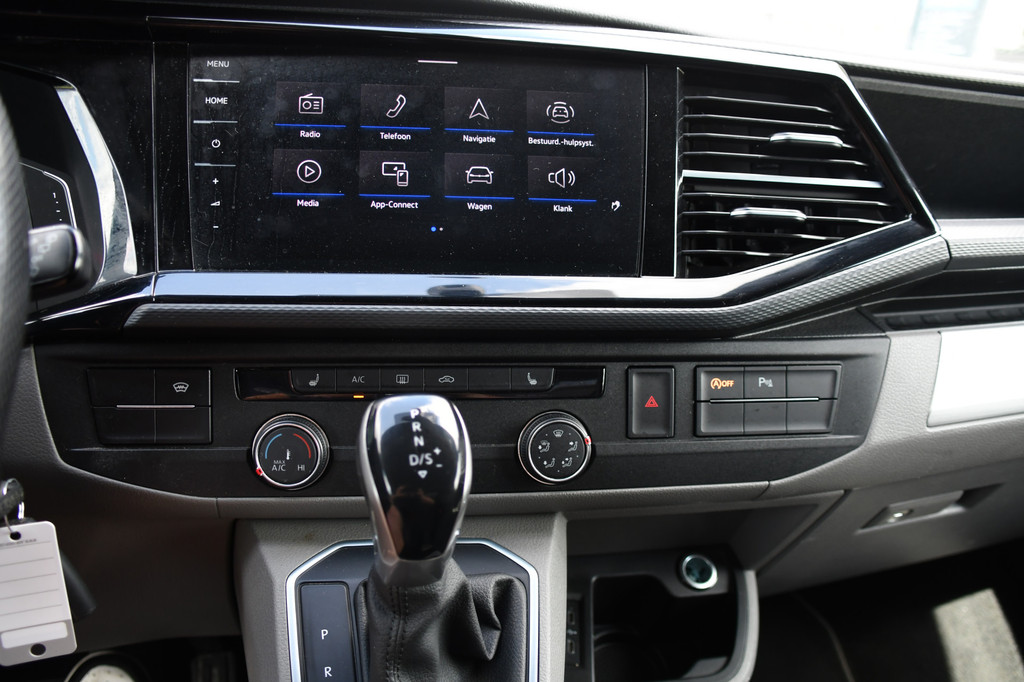 Volkswagen Transporter 2.0 TDI L2H1 28 Bulli Virtual, Camera, Carplay, LED, 150pk, Stoelverwarming, Leder, Automaat, Voorruit verwarming, 2 xStoel, Uniek! 18