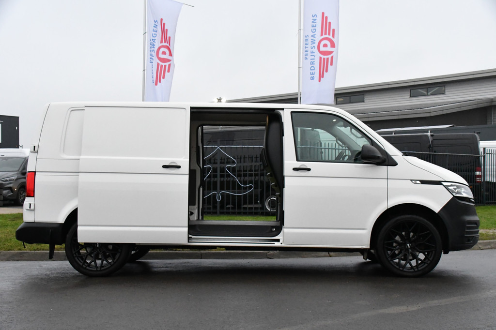 Volkswagen Transporter 2.0 TDI L2H1 30 Black & White Edition Cruise, Carplay, 2 x Schuifdeur, Sensoren, Automaat, 150PK, LED, UNIEK! 11