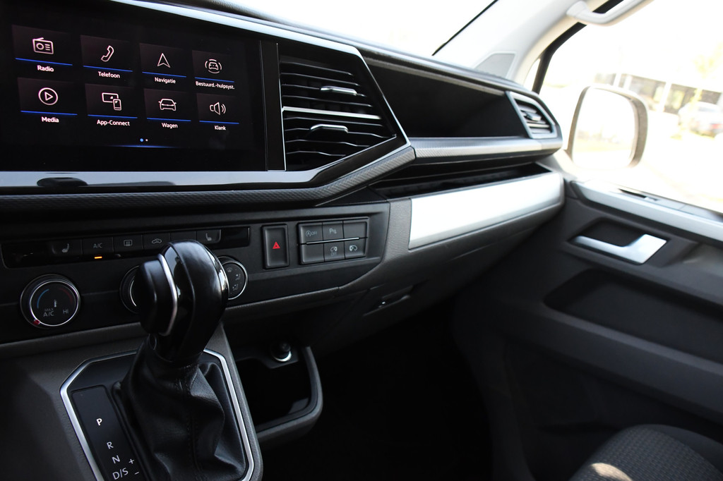 Volkswagen Transporter 2.0 TDI L2H1 30 DC Bulli Virtual, Adaptieve Cruise, 199PK, LED, Electrische deur, Stoelverwarming, Trekhaak, Uniek! 21