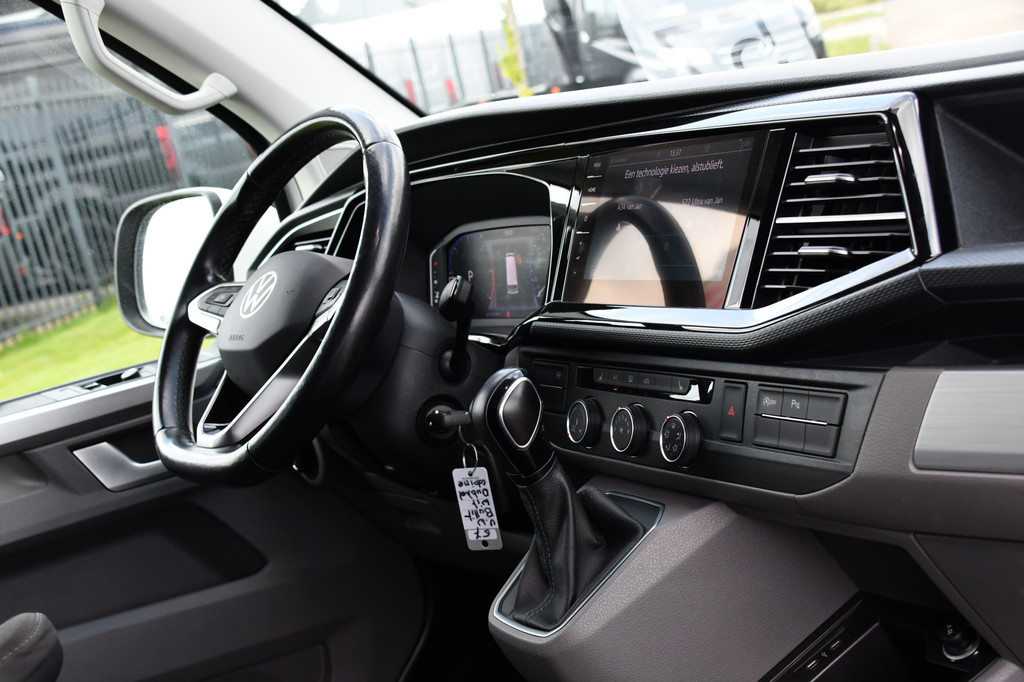 Volkswagen Transporter 2.0 TDI L2H1 30 DC Bulli Virtual, Adaptieve Cruise, Carplay, Stoelverwarming, 2 x Schuifdeur, 150pk, Camera, Trekhaak, LED, Uniek! 14