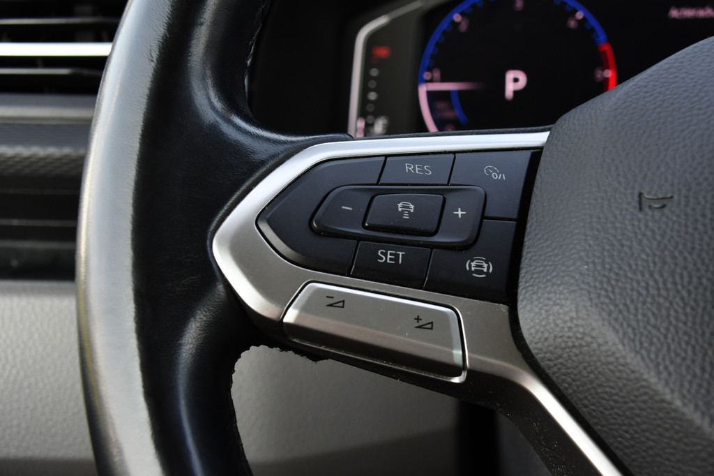 Volkswagen Transporter 2.0 TDI L2H1 30 DC Bulli Virtual, Carplay, Camera, LED, 150pk, 2 x Schuifdeur, Automaat, Trekhaak, Uniek! 18