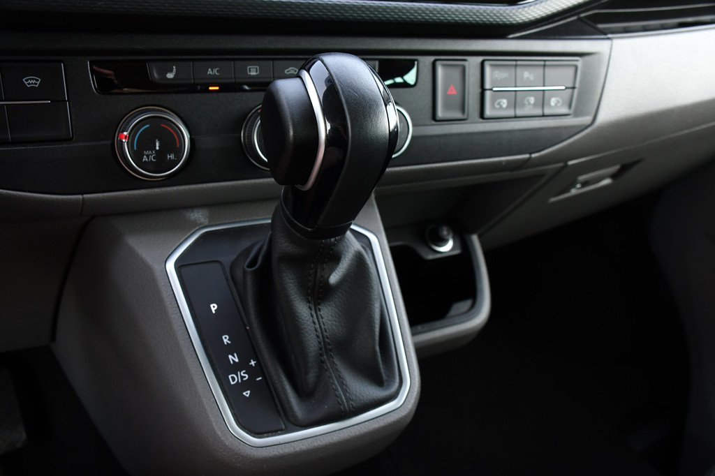 Volkswagen Transporter 2.0 TDI L2H1 30 DC Bulli Virtual, Carplay, Camera, LED, 150pk, 2 x Schuifdeur, Automaat, Trekhaak, Uniek! 20