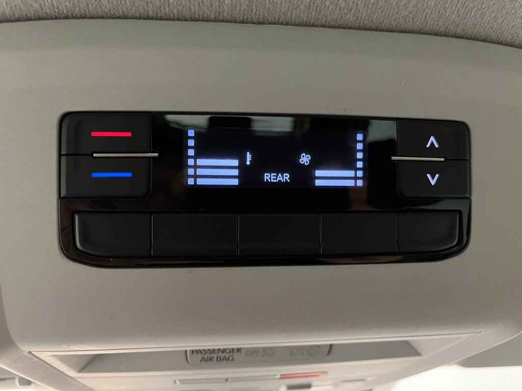 Volkswagen Transporter 2.0 TDI L2H1 30 DC Dubbel Cabine 150 PK Automaat / Euro 6 / Airco / Cruise Control / Camera / CarPlay / Trekhaak / Navigatie / Klep 12