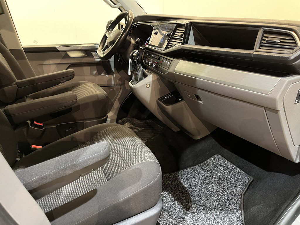 Volkswagen Transporter 2.0 TDI L2H1 30 DC Dubbel Cabine 150 PK Automaat / Euro 6 / Airco / Cruise Control / Camera / CarPlay / Trekhaak / Navigatie / Klep 21