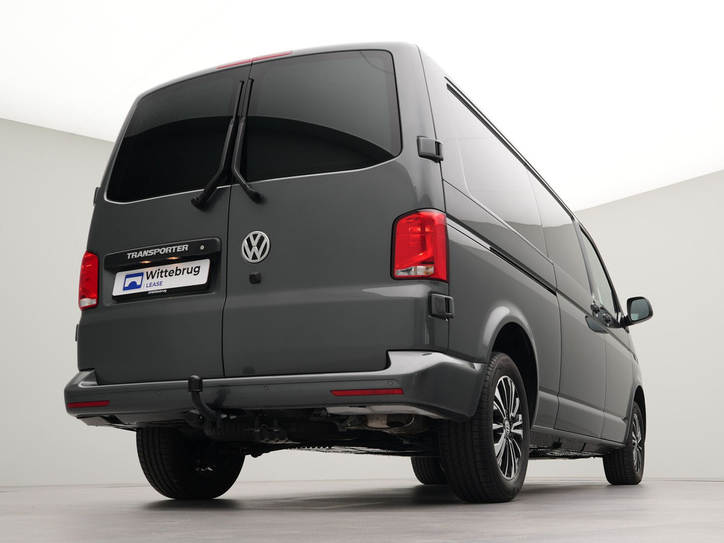 Volkswagen Transporter 2.0 TDI L2H1 30 Highline 204 pk showroom model 2 schuifdeuren BPM vrij 11