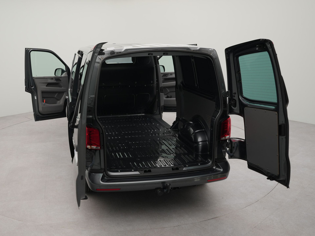 Volkswagen Transporter 2.0 TDI L2H1 30 Highline 204 pk showroom model 2 schuifdeuren BPM vrij 18