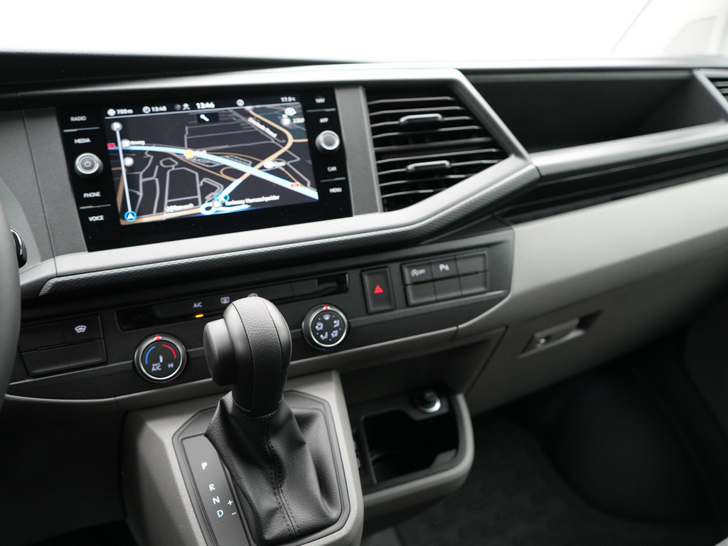 Volkswagen Transporter 2.0 TDI L2H1 30 Highline 204 pk showroom model 2 schuifdeuren BPM vrij 8