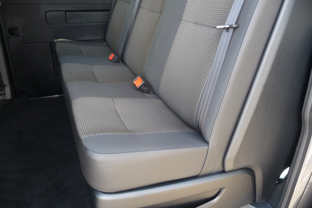 Volkswagen Transporter 2.0 TDI L2H1 30 Highline DC 5 zits Aut 204 pk 2 zijschuifdeur, trekhaak, BPM vrij 11