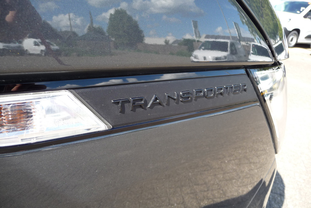 Volkswagen Transporter 2.0 TDI L2H1 30 Highline DC 5 zits Aut 204 pk 2 zijschuifdeur, trekhaak, BPM vrij 17