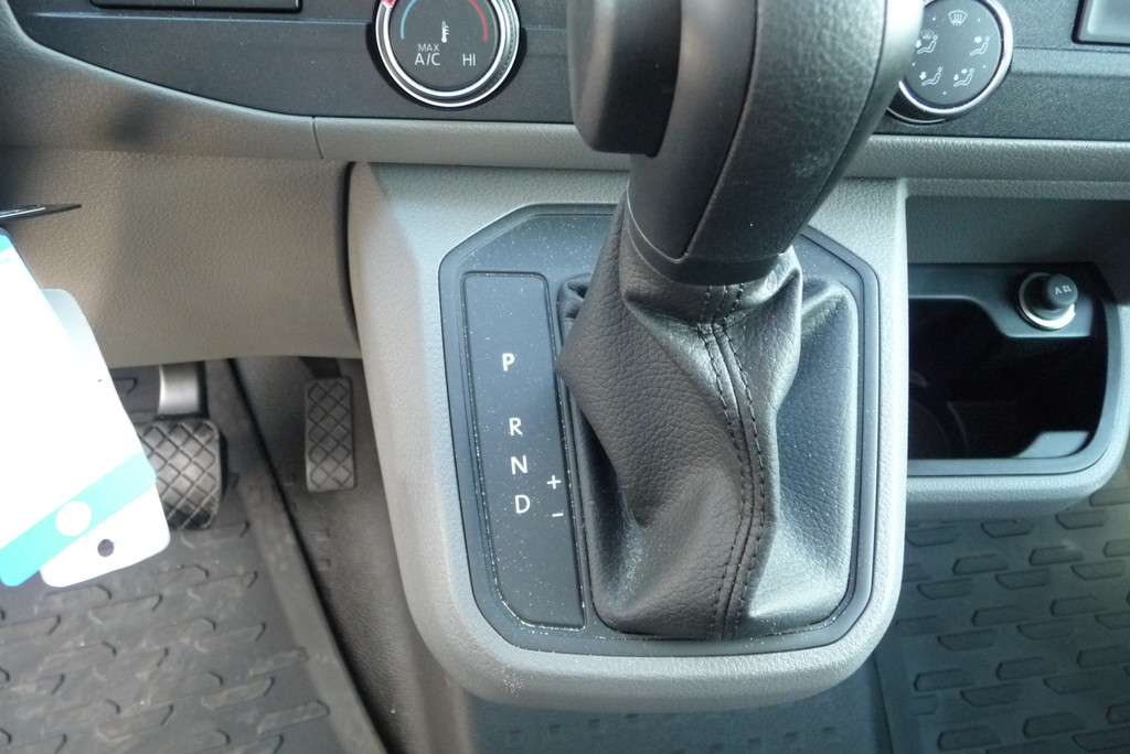 Volkswagen Transporter 2.0 TDI L2H1 30 Highline DC 5 zits Aut 204 pk 2 zijschuifdeur, trekhaak, BPM vrij 9