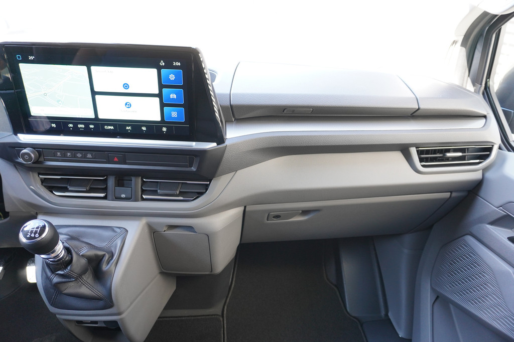 Volkswagen Transporter 2.0 TDI L2H1 30 Style 150 pk, Navigatie, Climatronic, PDV V + A, Achteruitrijcamera 14