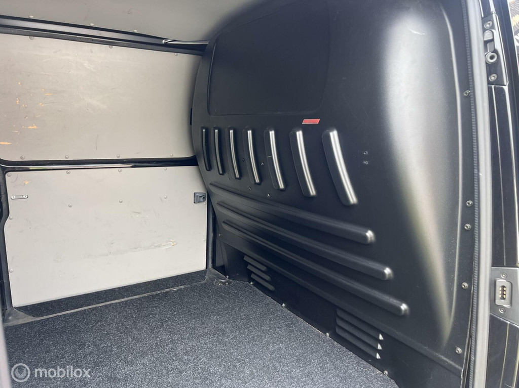 Volkswagen Transporter 2.0 TDI L2H1 4Motion 8