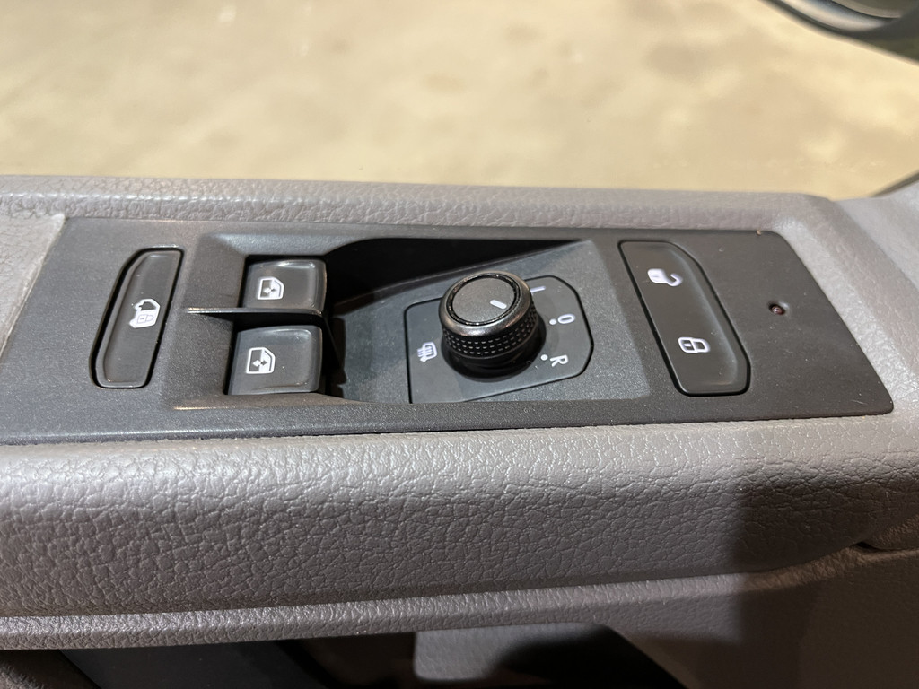 Volkswagen Transporter 2.0 TDI L2H1 4Motion 150 PK Automaat / Euro 6 / Servicebus / Sortimo Inrichting / Airco / Cruise Control / Camera / Trekhaak / CarPlay / Navigatie / Klep 16