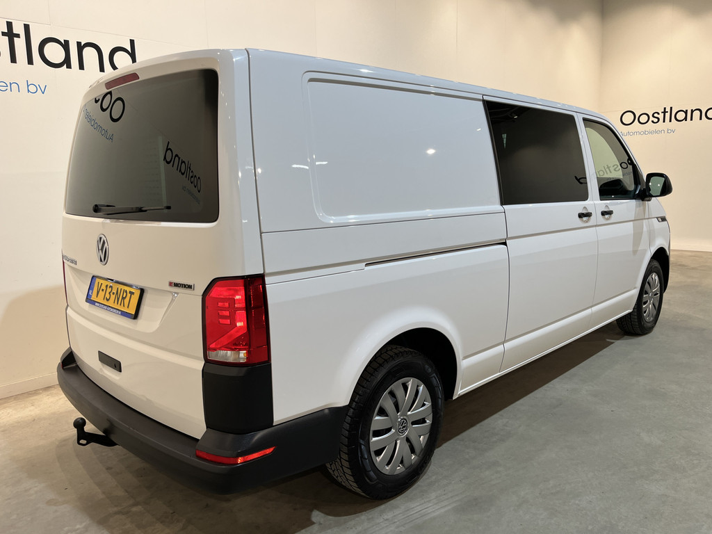 Volkswagen Transporter 2.0 TDI L2H1 4Motion 150 PK Automaat / Euro 6 / Servicebus / Sortimo Inrichting / Airco / Cruise Control / Camera / Trekhaak / CarPlay / Navigatie / Klep 19