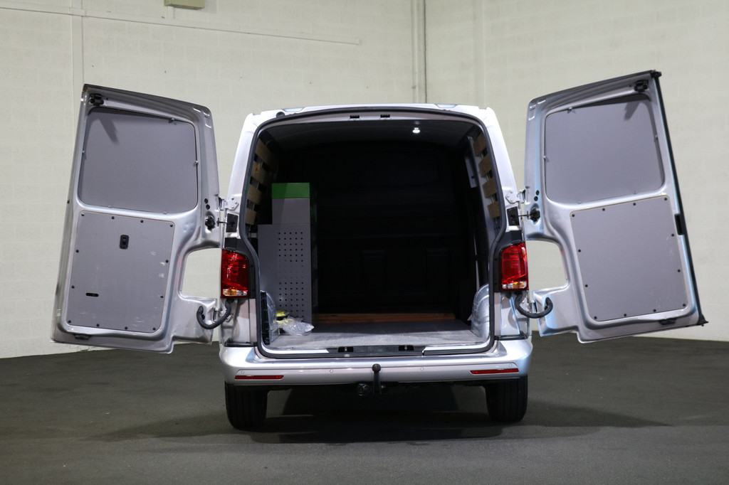 Volkswagen Transporter 2.0 TDI L2 H1 Airco Navigatie Trekhaak 11