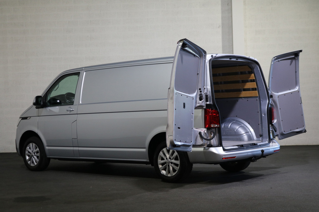 Volkswagen Transporter 2.0 TDI L2 H1 Airco Navigatie Trekhaak 12