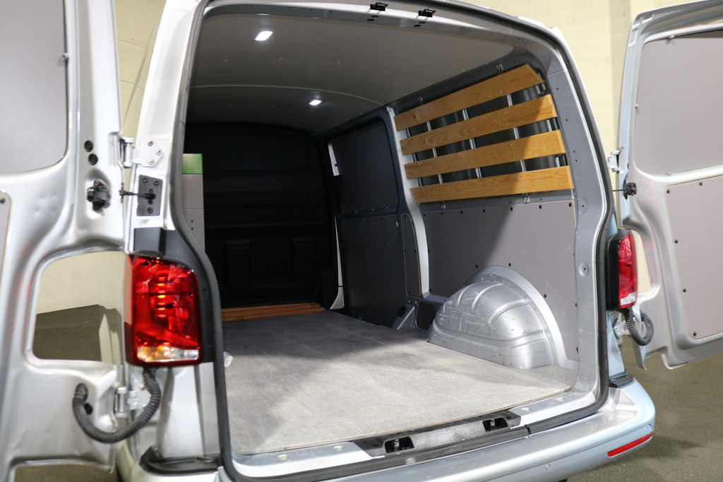 Volkswagen Transporter 2.0 TDI L2 H1 Airco Navigatie Trekhaak 13