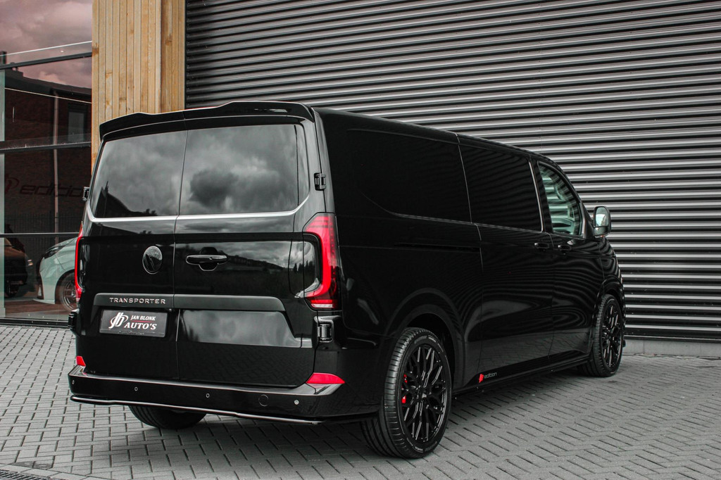 Volkswagen Transporter 2.0 TDI L2H1 BULLI 150PK DSG FULL BLACK / DRIVER ASSISTANCE / 2-ZITS / MY2024 / CAMERA / ADAP.CRUISE / FUL 11