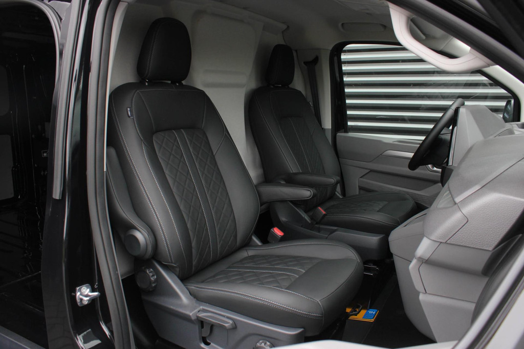 Volkswagen Transporter 2.0 TDI L2H1 BULLI 150PK DSG FULL BLACK / DRIVER ASSISTANCE / 2-ZITS / MY2024 / CAMERA / ADAP.CRUISE / FUL 13