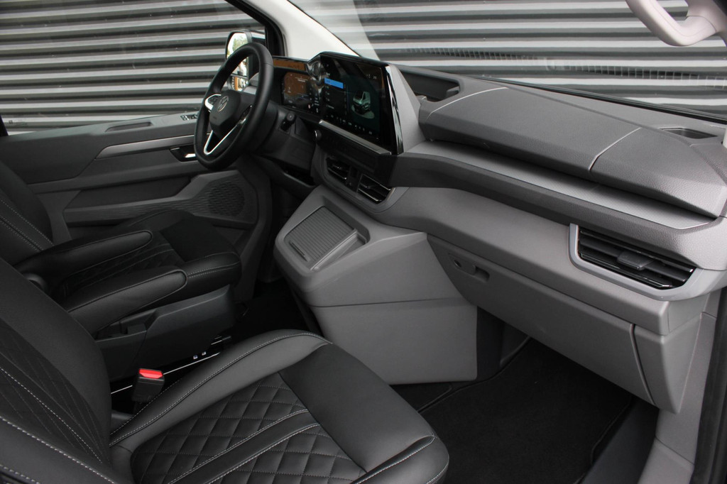 Volkswagen Transporter 2.0 TDI L2H1 BULLI 150PK DSG FULL BLACK / DRIVER ASSISTANCE / 2-ZITS / MY2024 / CAMERA / ADAP.CRUISE / FUL 16