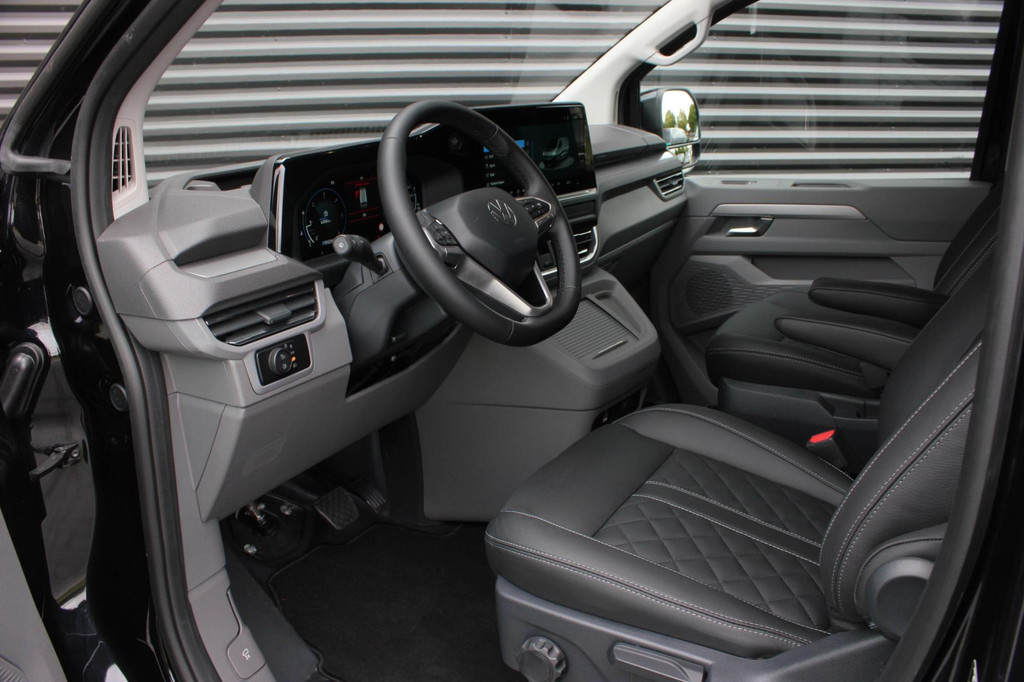Volkswagen Transporter 2.0 TDI L2H1 BULLI 150PK DSG FULL BLACK / DRIVER ASSISTANCE / 2-ZITS / MY2024 / CAMERA / ADAP.CRUISE / FUL 18
