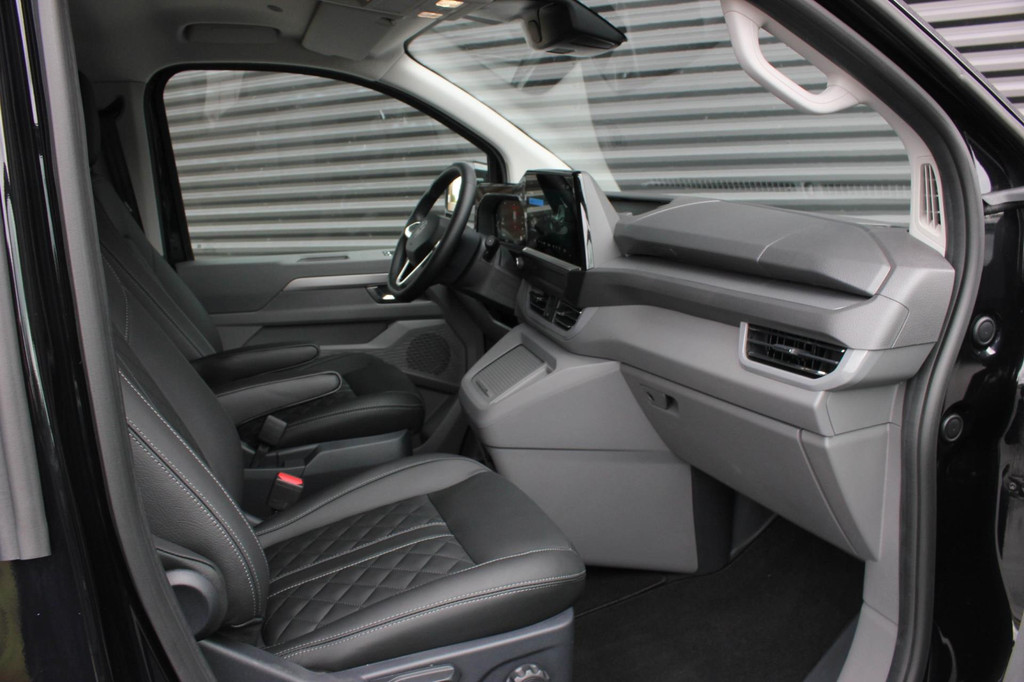 Volkswagen Transporter 2.0 TDI L2H1 BULLI 150PK DSG FULL BLACK / DRIVER ASSISTANCE / 2-ZITS / MY2024 / CAMERA / ADAP.CRUISE / FUL 19