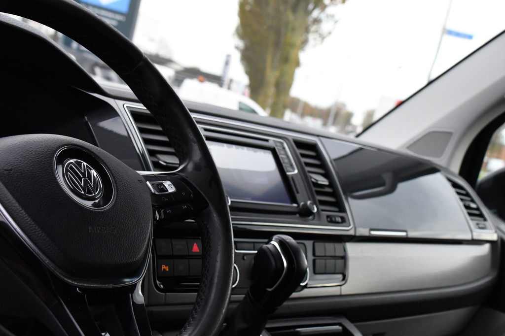Volkswagen Transporter 2.0 TDI L2H1 Black Edition Highline Adaptieve Cruise, Camera, Carplay, Leder, Trekhaak, Sensoren, 150pk, Automaat, Uniek! 15