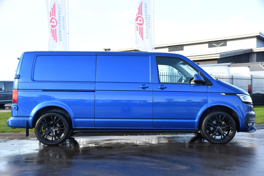 Volkswagen Transporter 2.0 TDI L2H1 Bulli Edition Adaptieve Cruise, Camera, Carplay, LED, Stoelverwarming, Trekhaak, Multimedia, 150pk, Automaat, Standkachel, Uniek! 10