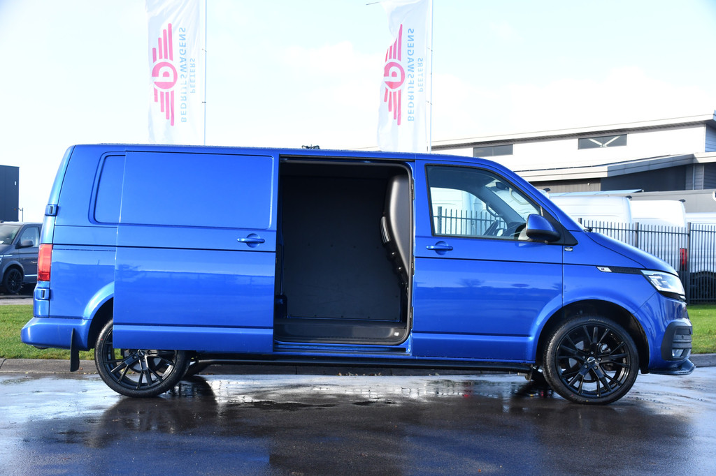 Volkswagen Transporter 2.0 TDI L2H1 Bulli Edition Adaptieve Cruise, Camera, Carplay, LED, Stoelverwarming, Trekhaak, Multimedia, 150pk, Automaat, Standkachel, Uniek! 11