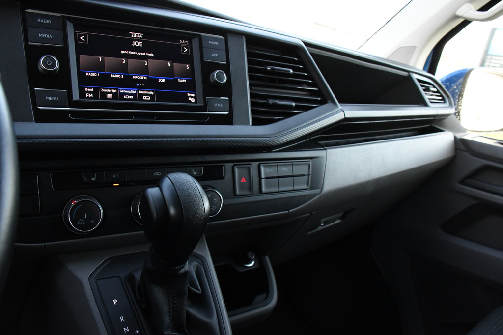 Volkswagen Transporter 2.0 TDI L2H1 Bulli Edition Adaptieve Cruise, Camera, Carplay, LED, Stoelverwarming, Trekhaak, Multimedia, 150pk, Automaat, Standkachel, Uniek! 16