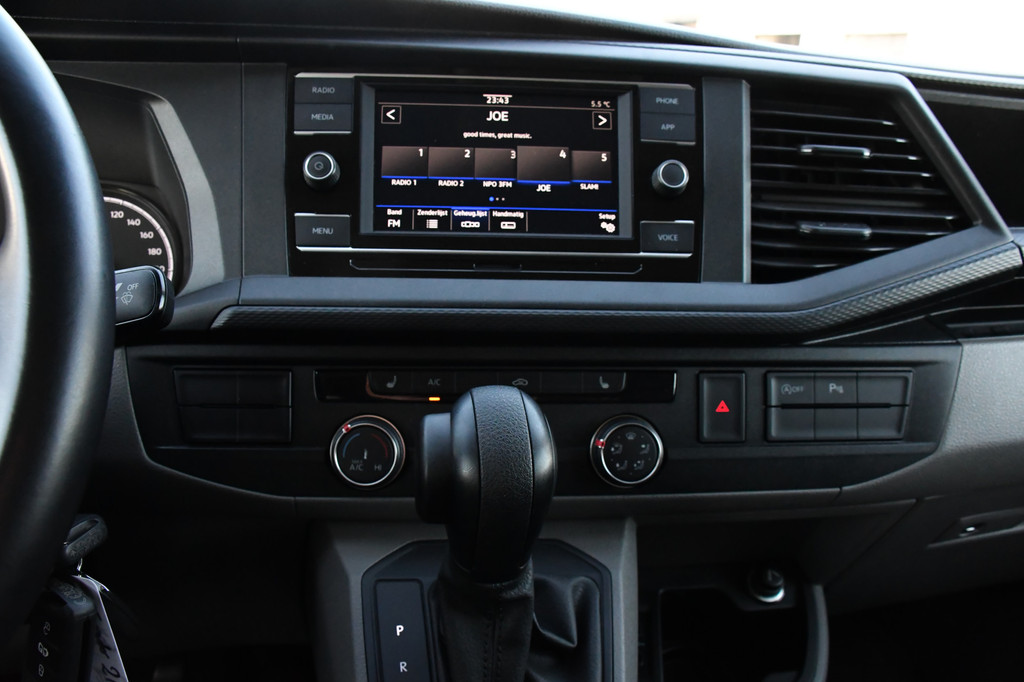 Volkswagen Transporter 2.0 TDI L2H1 Bulli Edition Adaptieve Cruise, Camera, Carplay, LED, Stoelverwarming, Trekhaak, Multimedia, 150pk, Automaat, Standkachel, Uniek! 17