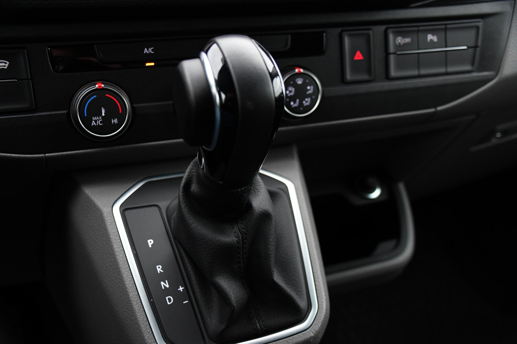 Volkswagen Transporter 2.0 TDI L2H1 Bulli Virtual, Cruise, Carplay, Automaat, Multimedia, Sensoren, 150PK, Trekhaak, LED, UNIEK! 19