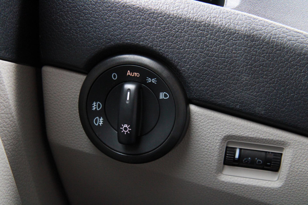 Volkswagen Transporter 2.0 TDI L2H1 Comfortline / App Connect / Trekhaak / Navi / cruise / Imperiaal 18