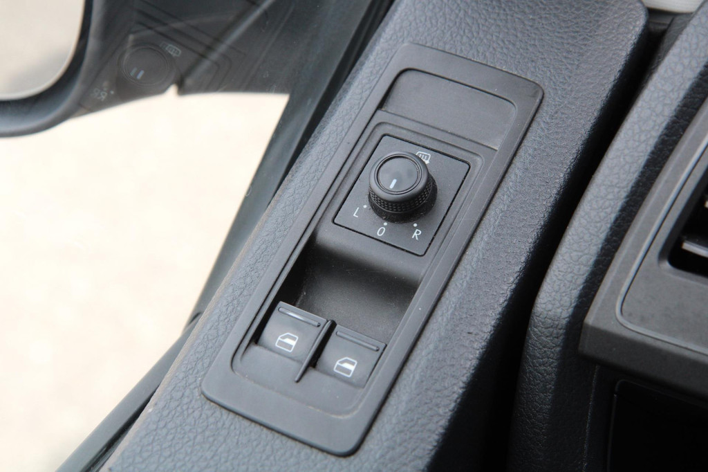 Volkswagen Transporter 2.0 TDI L2H1 Comfortline / App Connect / Trekhaak / Navi / cruise / Imperiaal 19