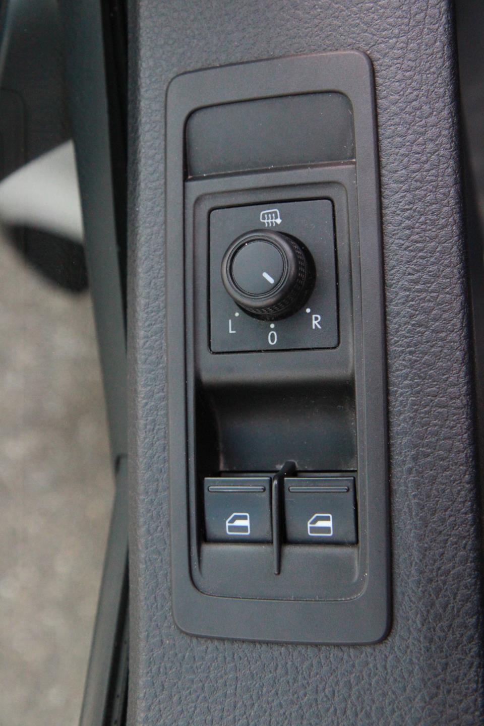 Volkswagen Transporter 2.0 TDI L2H1 Comfortline / Trekhaak / Imperiaal / Cruise / 3 zits 14