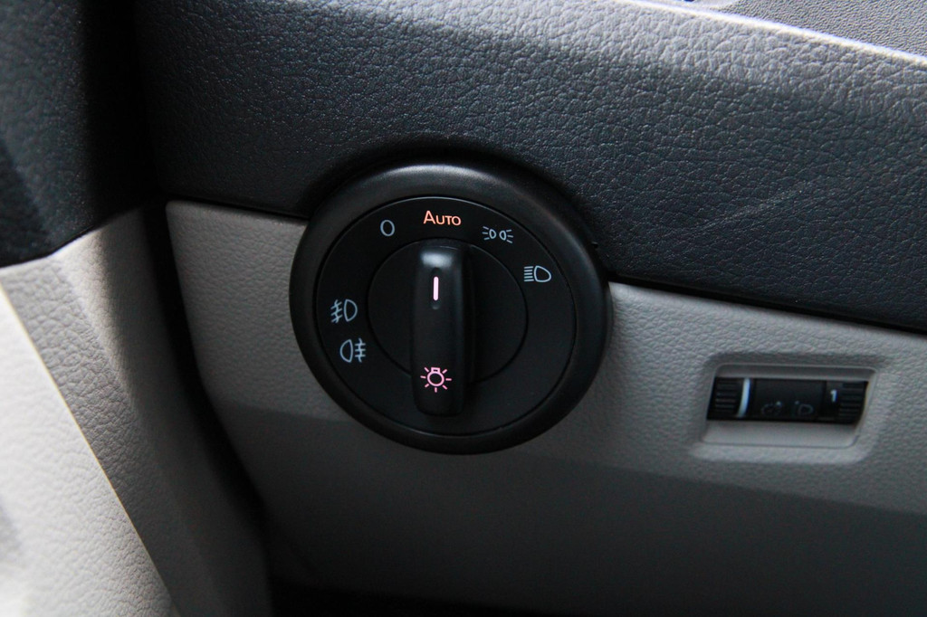 Volkswagen Transporter 2.0 TDI L2H1 Comfortline / Trekhaak / Imperiaal / Cruise / 3 zits 18