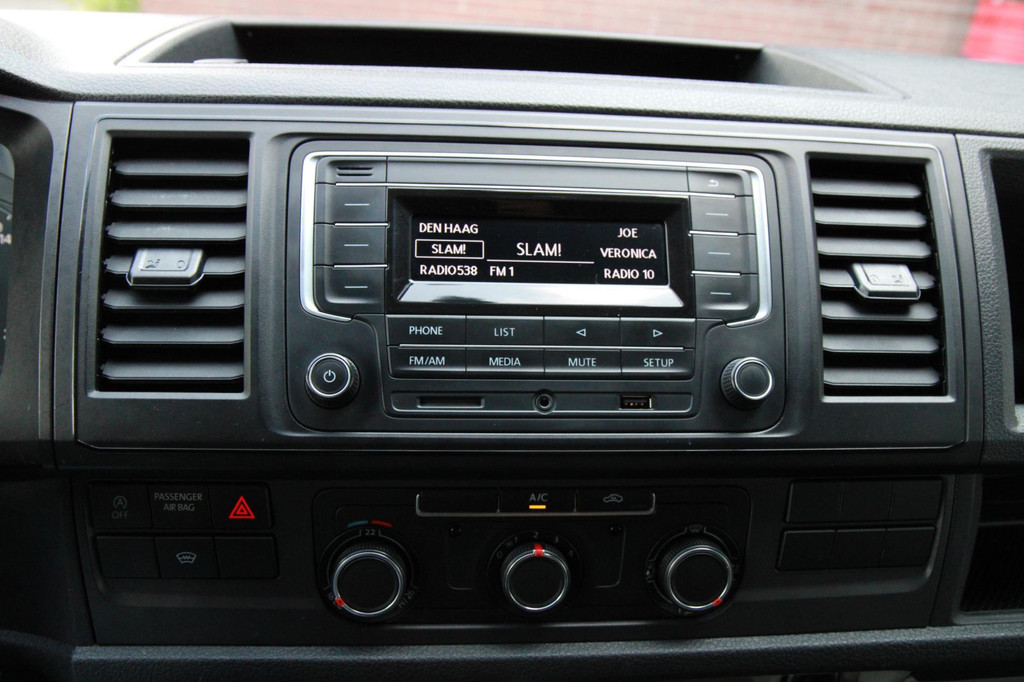 Volkswagen Transporter 2.0 TDI L2H1 Comfortline / Trekhaak / Imperiaal / Cruise / 3 zits 19