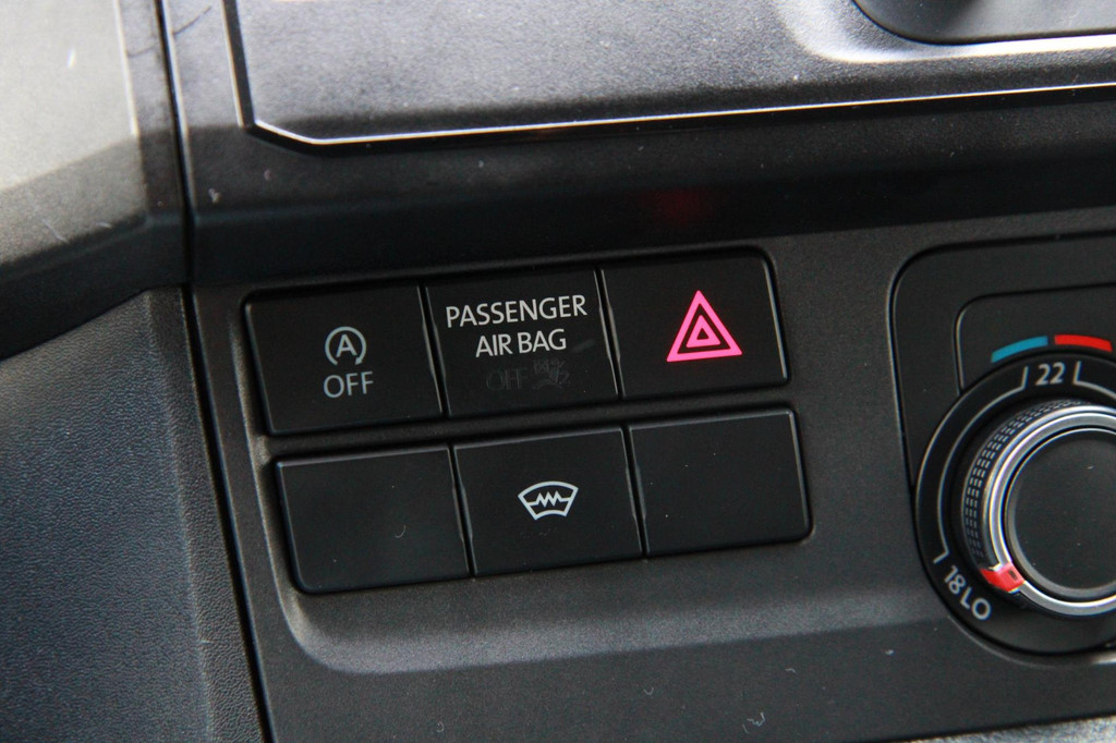 Volkswagen Transporter 2.0 TDI L2H1 Comfortline / Trekhaak / Imperiaal / Cruise / 3 zits 20