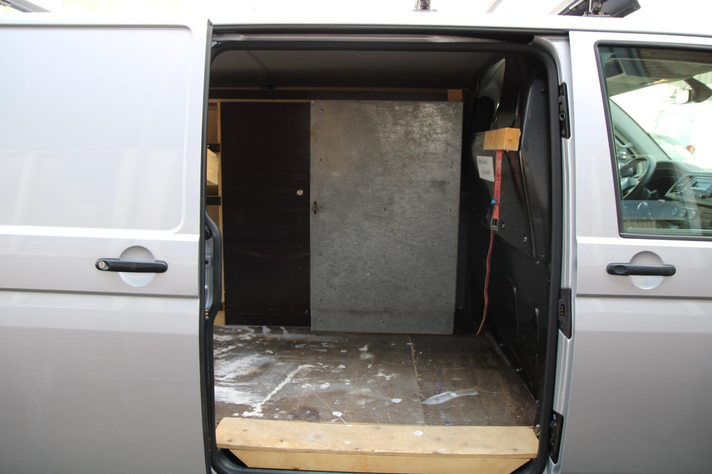 Volkswagen Transporter 2.0 TDI L2H1 Comfortline / Trekhaak / Imperiaal / Cruise / 3 zits 8