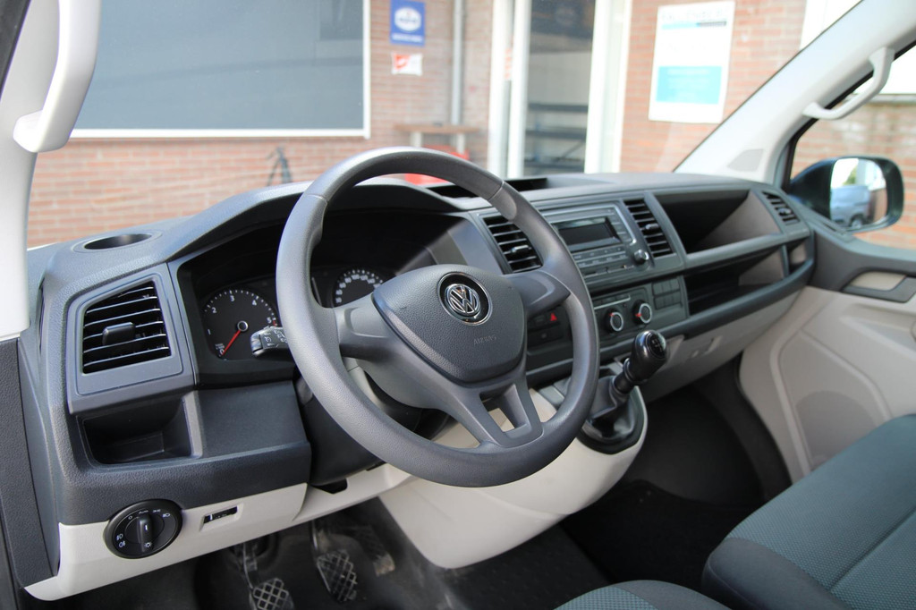Volkswagen Transporter 2.0 TDI L2H1 Cruise / Voorruitverwarming / Airco / 3 zits 11