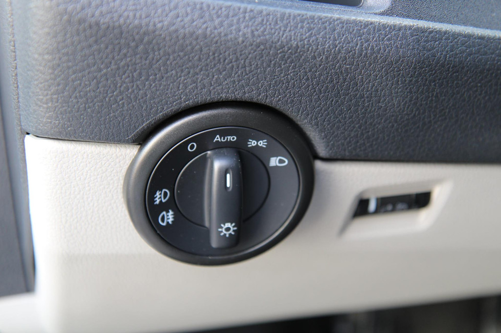 Volkswagen Transporter 2.0 TDI L2H1 Cruise / Voorruitverwarming / Airco / 3 zits 12