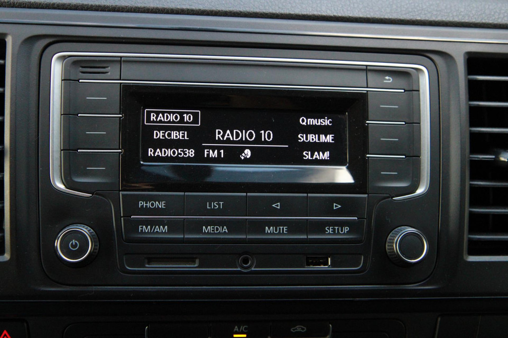 Volkswagen Transporter 2.0 TDI L2H1 Cruise / Voorruitverwarming / Airco / 3 zits 20