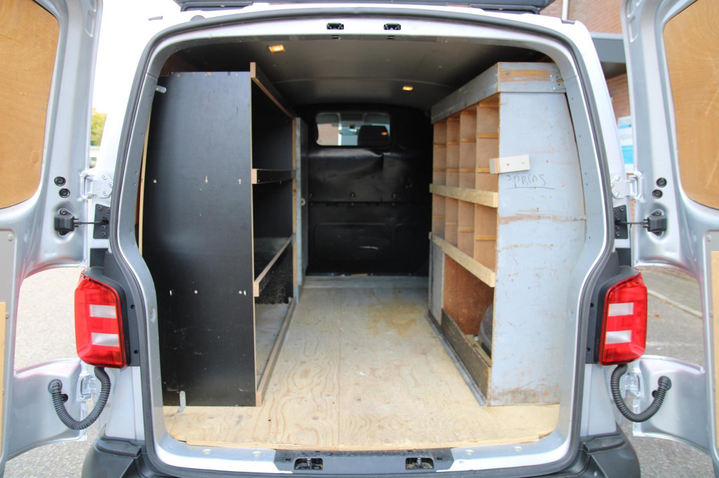 Volkswagen Transporter 2.0 TDI L2H1 Cruise / Voorruitverwarming / Airco / 3 zits 7