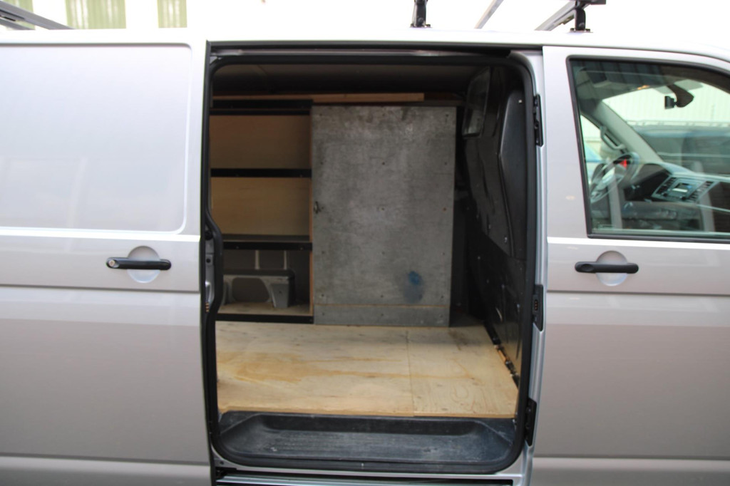 Volkswagen Transporter 2.0 TDI L2H1 Cruise / Voorruitverwarming / Airco / 3 zits 8